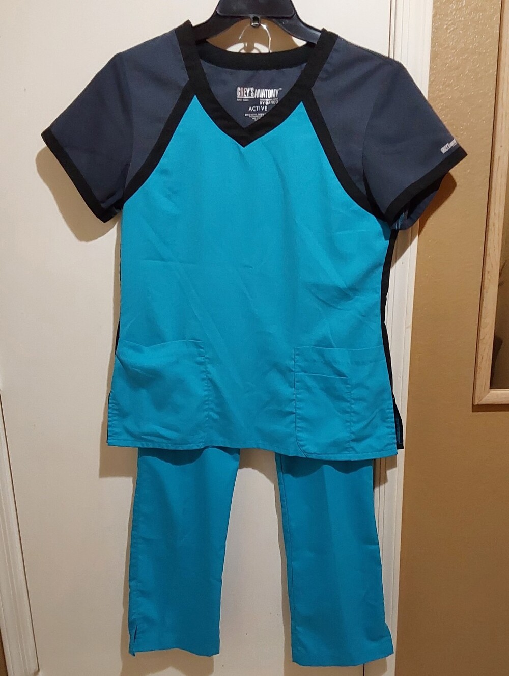 🌺 Like New Grey's Anatomy Active (by Barco) Multi-Colored Scrub Set